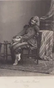 George du Maurier'in Romanından Herbert Beerbohm Tree Tarafından Haymarket Tiyatrosunda Sahneye Konan "Trilby" Adlı Oyunda "Trilby" Rolünde 
Dorothea Baird